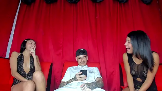 Snapshot of extreme_hot_crazy chatting on October 4, 4:21 am extreme hot crazy online show from October 4, 4:21 am