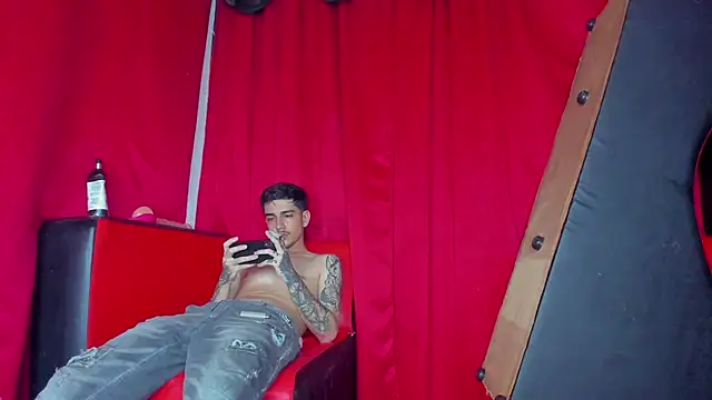 Snapshot of extreme_hot_crazy chatting on October 20, 4:57 am extreme hot crazy online show from October 20, 4:57 am