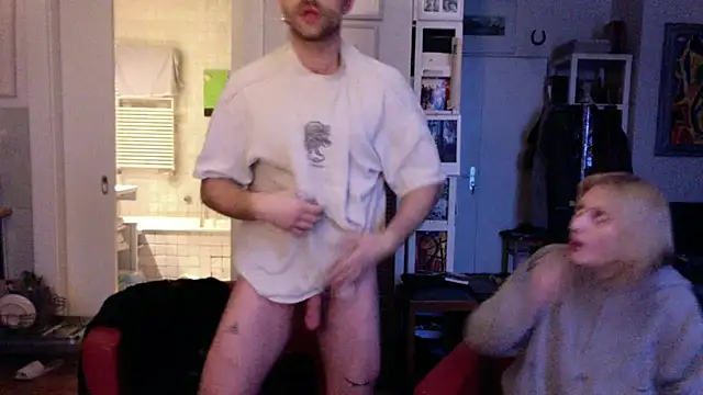 Snapshot of dirtyduo chatting on February 5, 7:02 am dirtyduo online show from February 5, 7:02 am