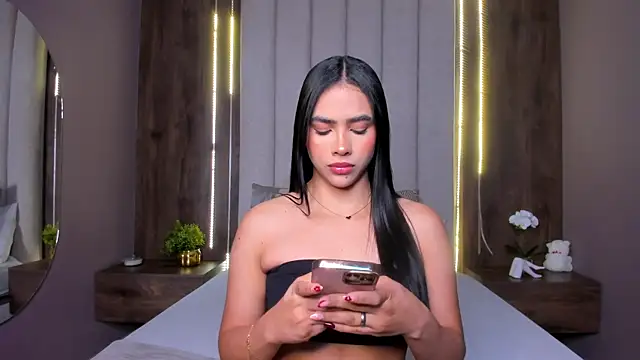 Snapshot of LucySalvatore_ chatting on September 19, 11:55 am LucySalvatore online show from September 19, 11:55 am