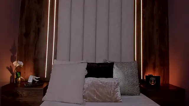 LucySalvatore  online show from June 20, 4:26 am