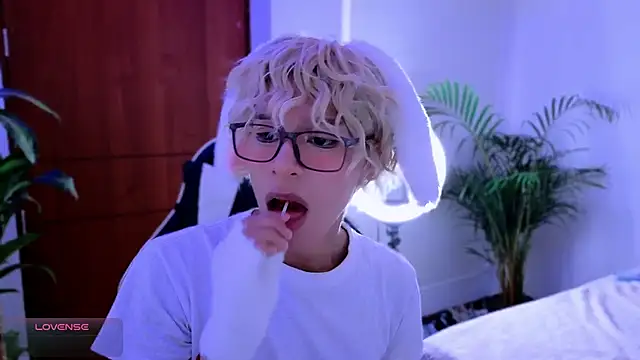 Snapshot of taichi_bluy chatting on October 9, 7:56 pm taichi bluy online show from October 9, 7:56 pm