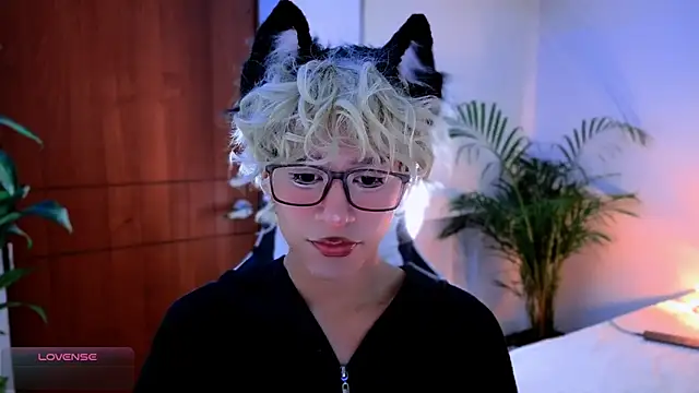 Snapshot of taichi_bluy chatting on October 10, 8:35 am taichi bluy online show from October 10, 8:35 am