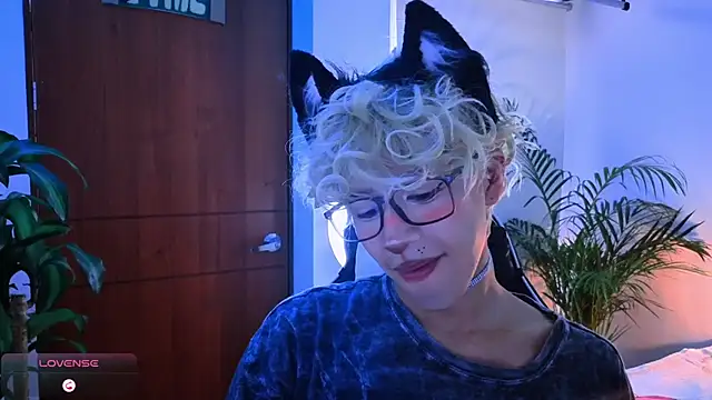 Snapshot of taichi_bluy chatting on October 17, 1:57 pm taichi bluy online show from October 17, 1:57 pm