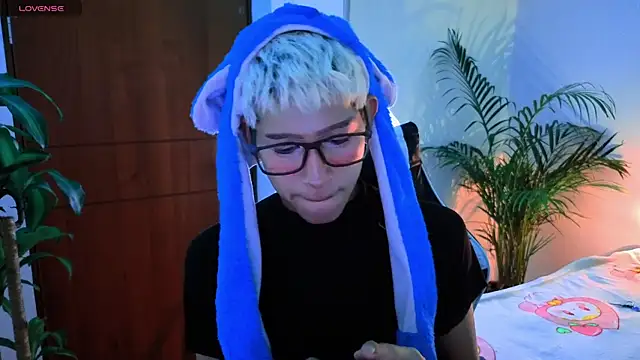 Snapshot of taichi_bluy chatting on October 19, 2:34 am taichi bluy online show from October 19, 2:34 am