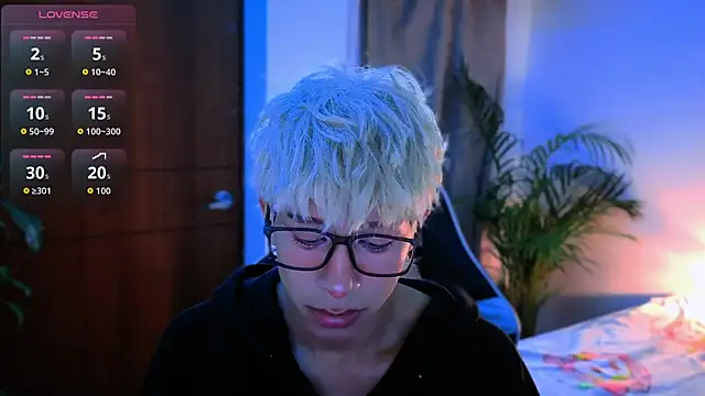 Snapshot of taichi_bluy chatting on October 21, 7:20 am taichi bluy online show from October 21, 7:20 am