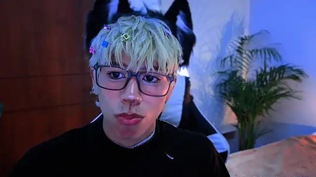 Snapshot of taichi_bluy chatting on October 25, 6:54 am taichi bluy online show from October 25, 6:54 am