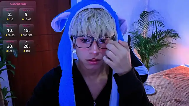 Snapshot of taichi_bluy chatting on October 27, 10:41 am taichi bluy online show from October 27, 10:41 am