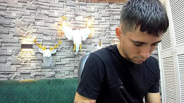 mike whitee online show from October 15, 8:25 am