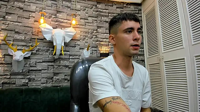 mike whitee online show from October 23, 4:34 am