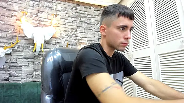 mike whitee online show from October 24, 5:48 am