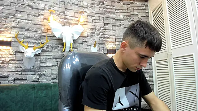 mike whitee online show from October 26, 4:18 am