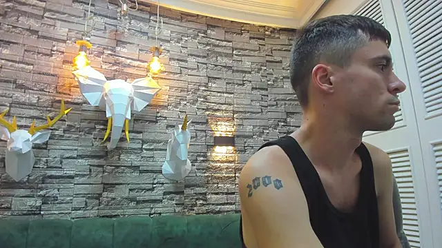 mike whitee online show from October 28, 10:30 am