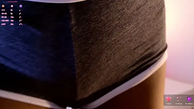 Snapshot of Emely_Deluxe chatting on February 15, 11:41 am Emely Deluxe online show from February 15, 11:41 am