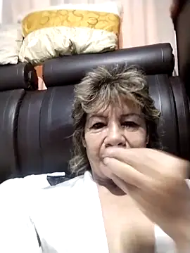 Snapshot of OliviaMorris1 chatting on May 4, 11:39 am OliviaMorris1 online show from May 4, 11:39 am