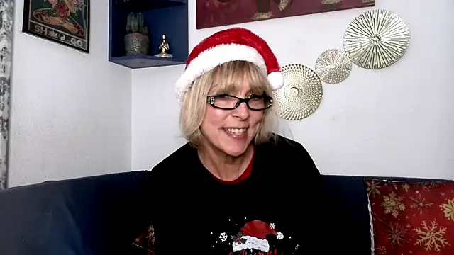 ClassyNAWTYBritMILF online show from December 20, 11:34 pm
