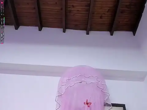 Snapshot of Avi_Winklar chatting on March 10, 4:06 am Avi Winklar online show from March 10, 4:06 am