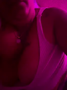 Snapshot of valen1891 chatting on January 8, 8:27 am valen1891 online show from January 8, 8:27 am