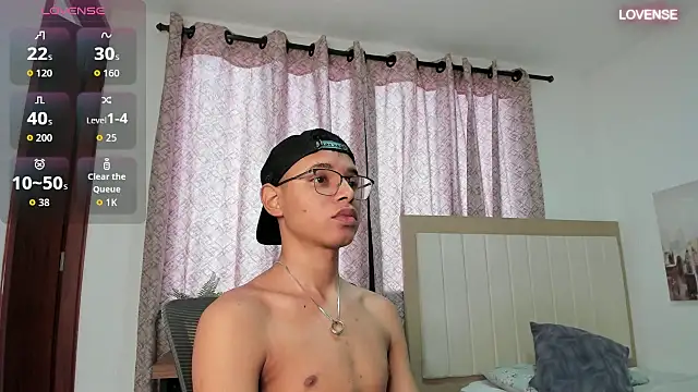 Snapshot of tristan_gold chatting on September 18, 3:25 pm tristan gold online show from September 18, 3:25 pm