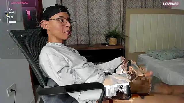 Snapshot of tristan_gold chatting on September 19, 3:30 am tristan gold online show from September 19, 3:30 am