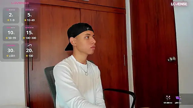 Snapshot of tristan_gold chatting on September 25, 2:32 pm tristan gold online show from September 25, 2:32 pm