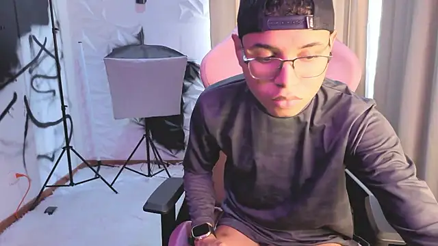 Snapshot of tristan_gold chatting on October 21, 4:51 pm tristan gold online show from October 21, 4:51 pm