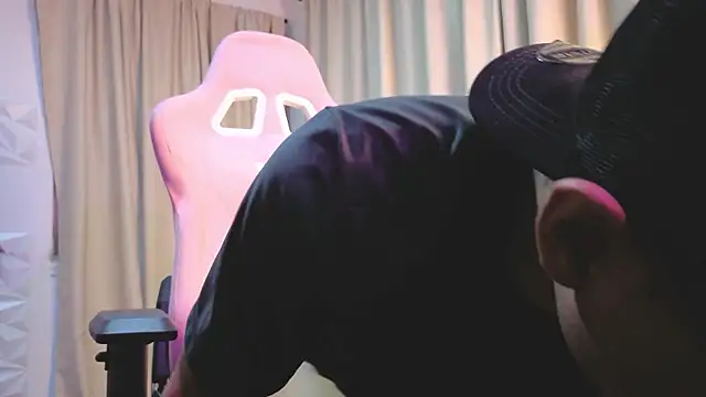 Snapshot of tristan_gold chatting on October 25, 6:10 am tristan gold online show from October 25, 6:10 am