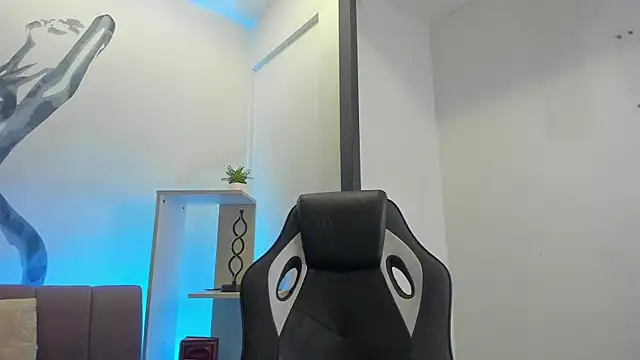 CleoWhite online show from February 11, 8:25 pm