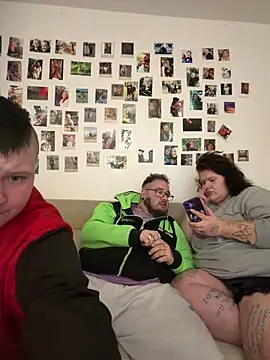 Snapshot of mrandmrsdarkside chatting on December 2, 8:26 pm mrandmrsdarkside online show from December 2, 8:26 pm