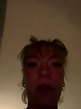 maj0lie online show from October 4, 7:56 pm