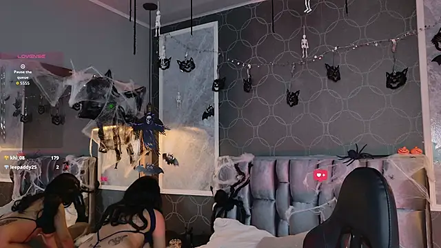 janetteJones  online show from October 26, 3:23 am