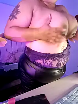 Snapshot of AndreaKinky chatting on September 14, 8:13 am AndreaKinky online show from September 14, 8:13 am