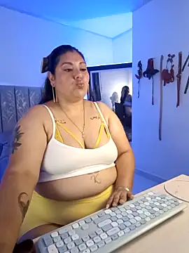 Snapshot of AndreaKinky chatting on October 12, 8:02 am AndreaKinky online show from October 12, 8:02 am