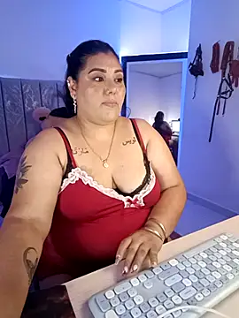 Snapshot of AndreaKinky chatting on October 20, 9:37 pm AndreaKinky online show from October 20, 9:37 pm