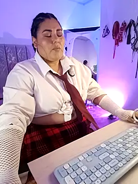 Snapshot of AndreaKinky chatting on October 29, 8:38 am AndreaKinky online show from October 29, 8:38 am