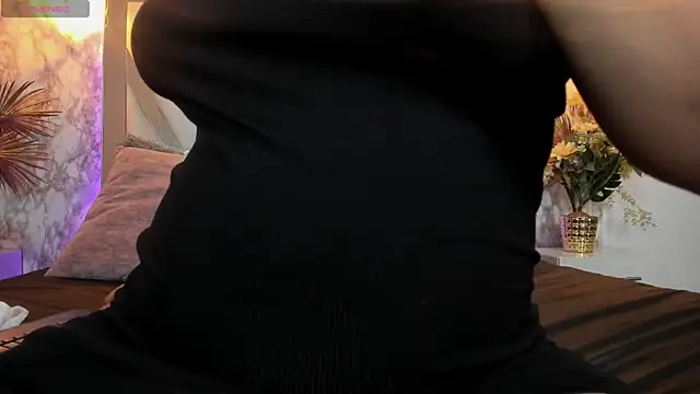 Snapshot of Aisha_poweer chatting on September 28, 3:01 am Aisha poweer online show from September 28, 3:01 am