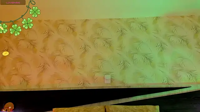 Snapshot of dana_hazze chatting on March 18, 2:15 am dana hazze online show from March 18, 2:15 am