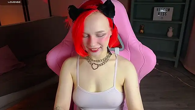 NaomiYoru online show from October 3, 8:28 pm