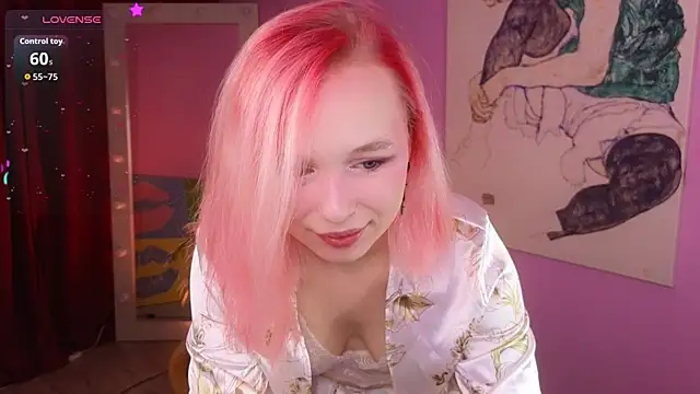 NaomiYoru online show from May 9, 8:47 pm