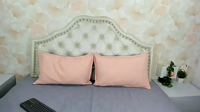 SofiaWhites online show from May 22, 3:35 am