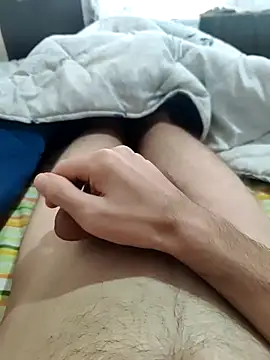 Snapshot of emrekzlk52 chatting on February 13, 11:39 am emrekzlk52 online show from February 13, 11:39 am