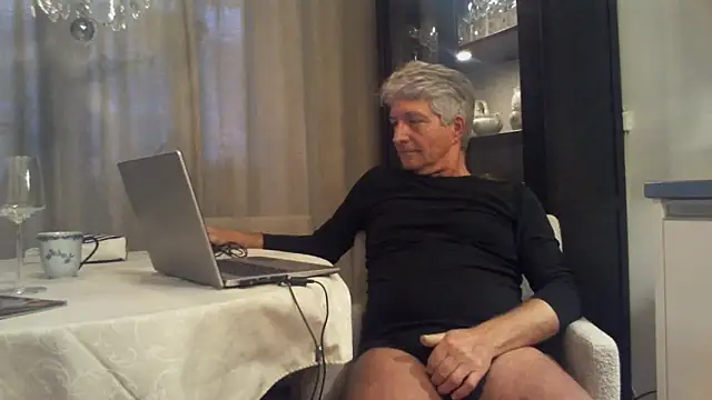 Swegay12-Exhi online show from February 6, 3:15 pm