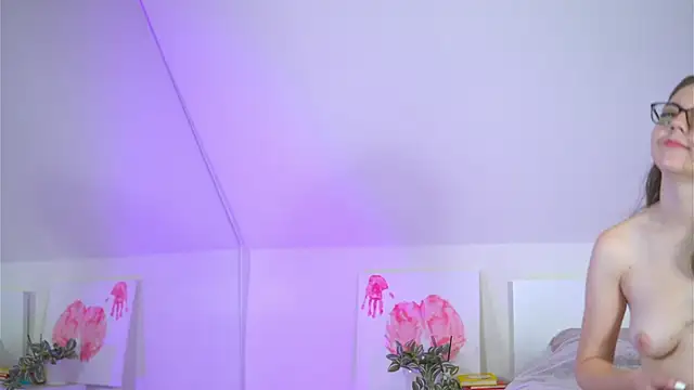 Snapshot of SabrinaSutton chatting on November 10, 4:11 am SabrinaSutton online show from November 10, 4:11 am