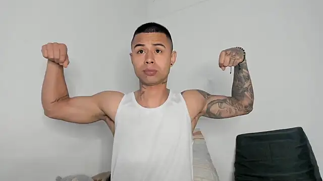 Logan Colton  online show from May 8, 8:25 pm