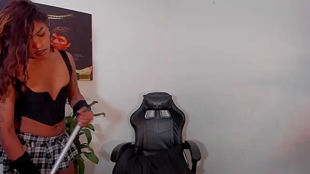 Snapshot of cam11_07 chatting on February 21, 12:00 am cam11 07 online show from February 21, 12:00 am