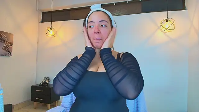 Snapshot of Rossi_ss1 chatting on February 9, 4:05 am Rossi ss1 online show from February 9, 4:05 am