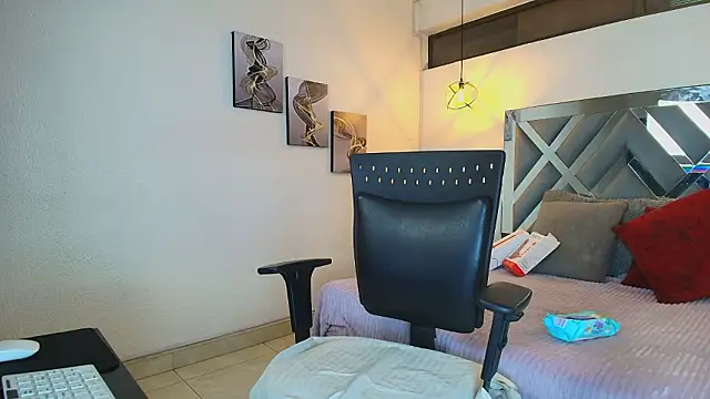 Snapshot of Rossi_ss1 chatting on February 13, 6:31 am Rossi ss1 online show from February 13, 6:31 am