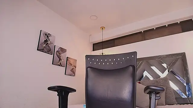 Snapshot of Rossi_ss1 chatting on February 27, 6:02 am Rossi ss1 online show from February 27, 6:02 am