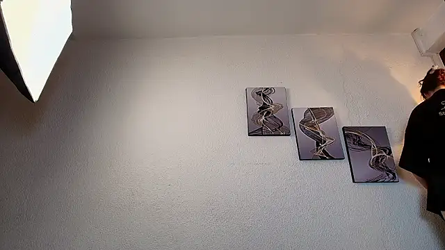 Snapshot of Rossi_ss1 chatting on March 18, 4:04 am Rossi ss1 online show from March 18, 4:04 am