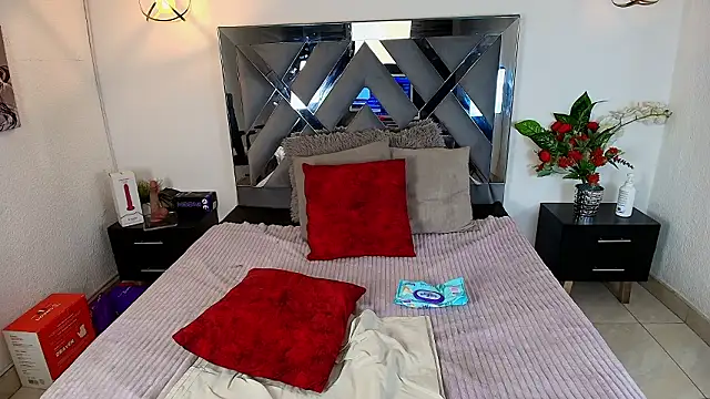 Snapshot of Rossi_ss1 chatting on March 24, 3:22 am Rossi ss1 online show from March 24, 3:22 am